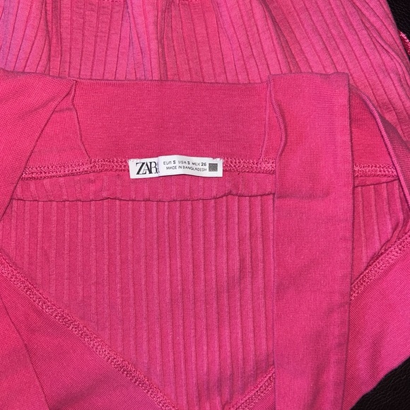 Zara - Ribbed, Halter Crop Top - Picture 4 of 6